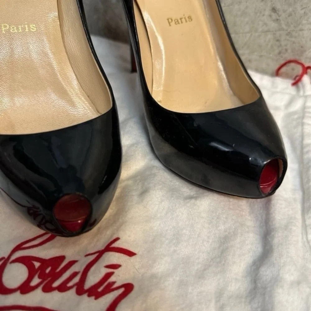 Christian Louboutin Very Privé Black Patent Leather Peep Toe Pumps - Picture 4 of 8